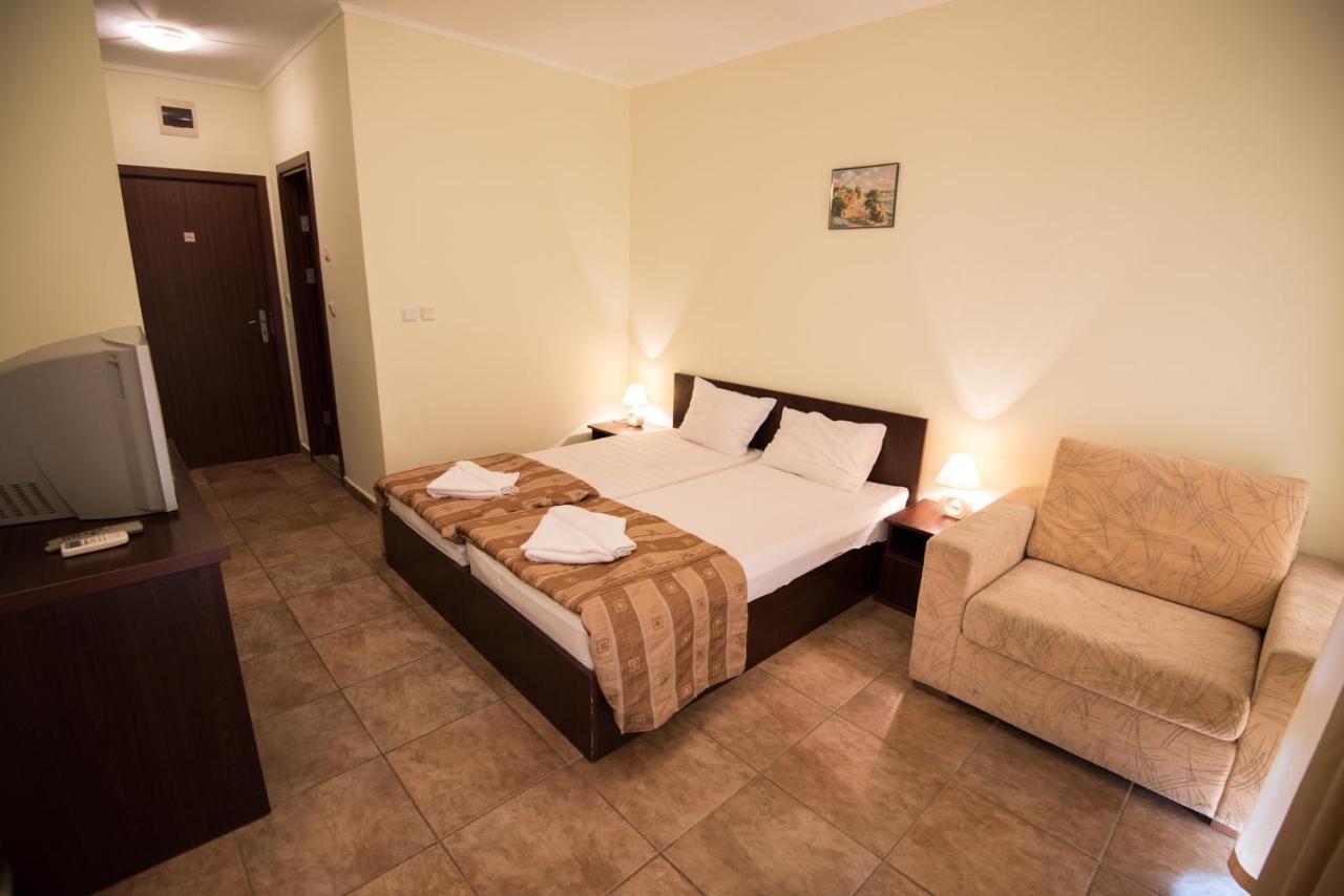 Family Hotel Apolon Несебир Екстер'єр фото