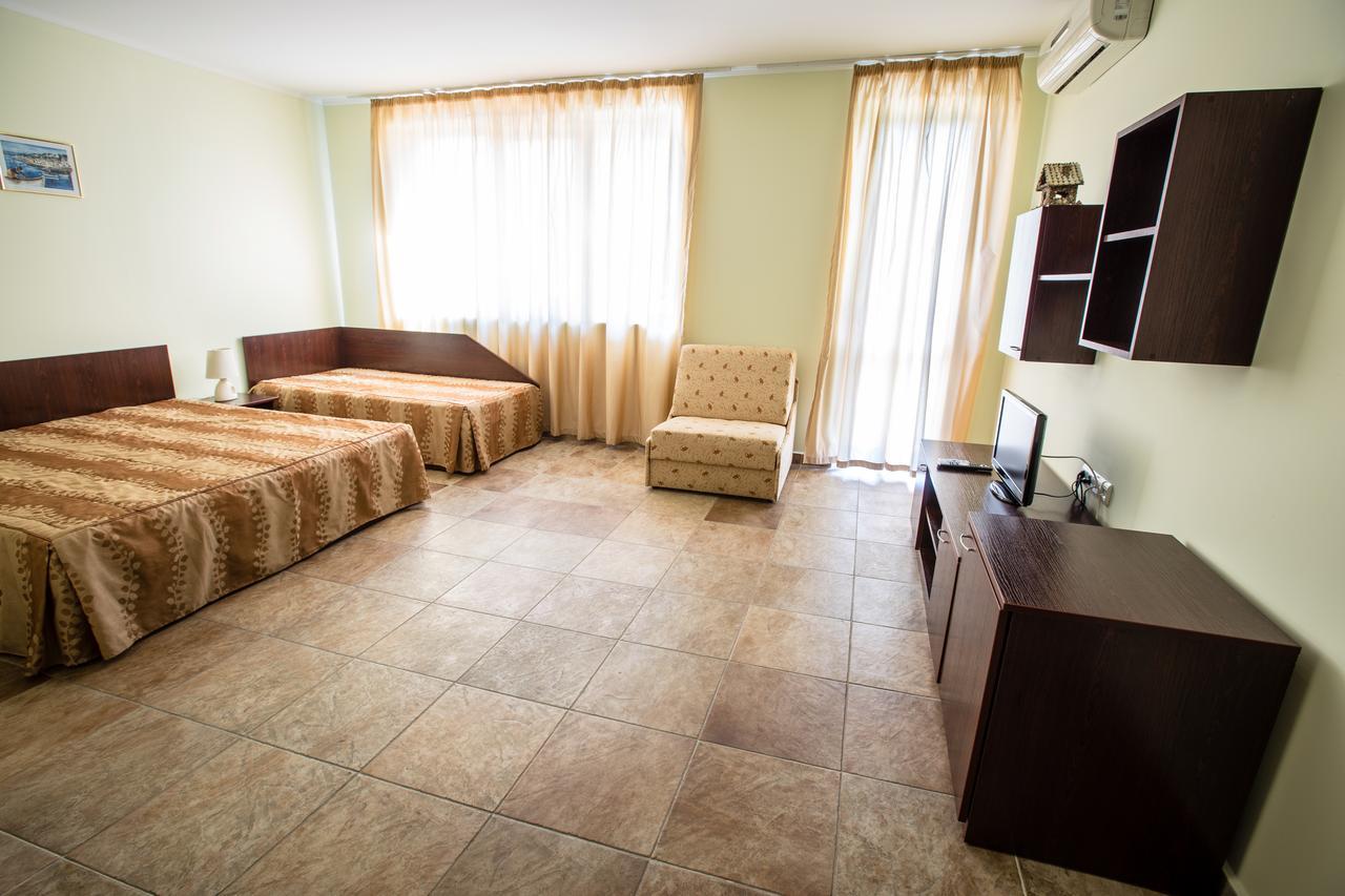 Family Hotel Apolon Несебир Екстер'єр фото