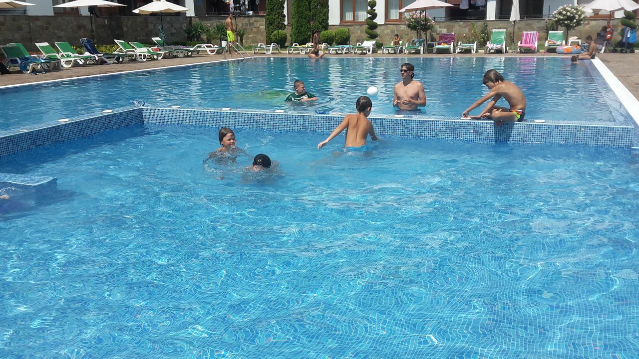 Family Hotel Apolon Несебир Екстер'єр фото