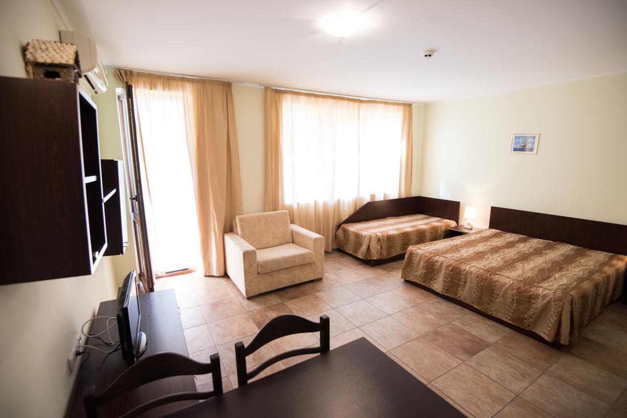 Family Hotel Apolon Несебир Екстер'єр фото
